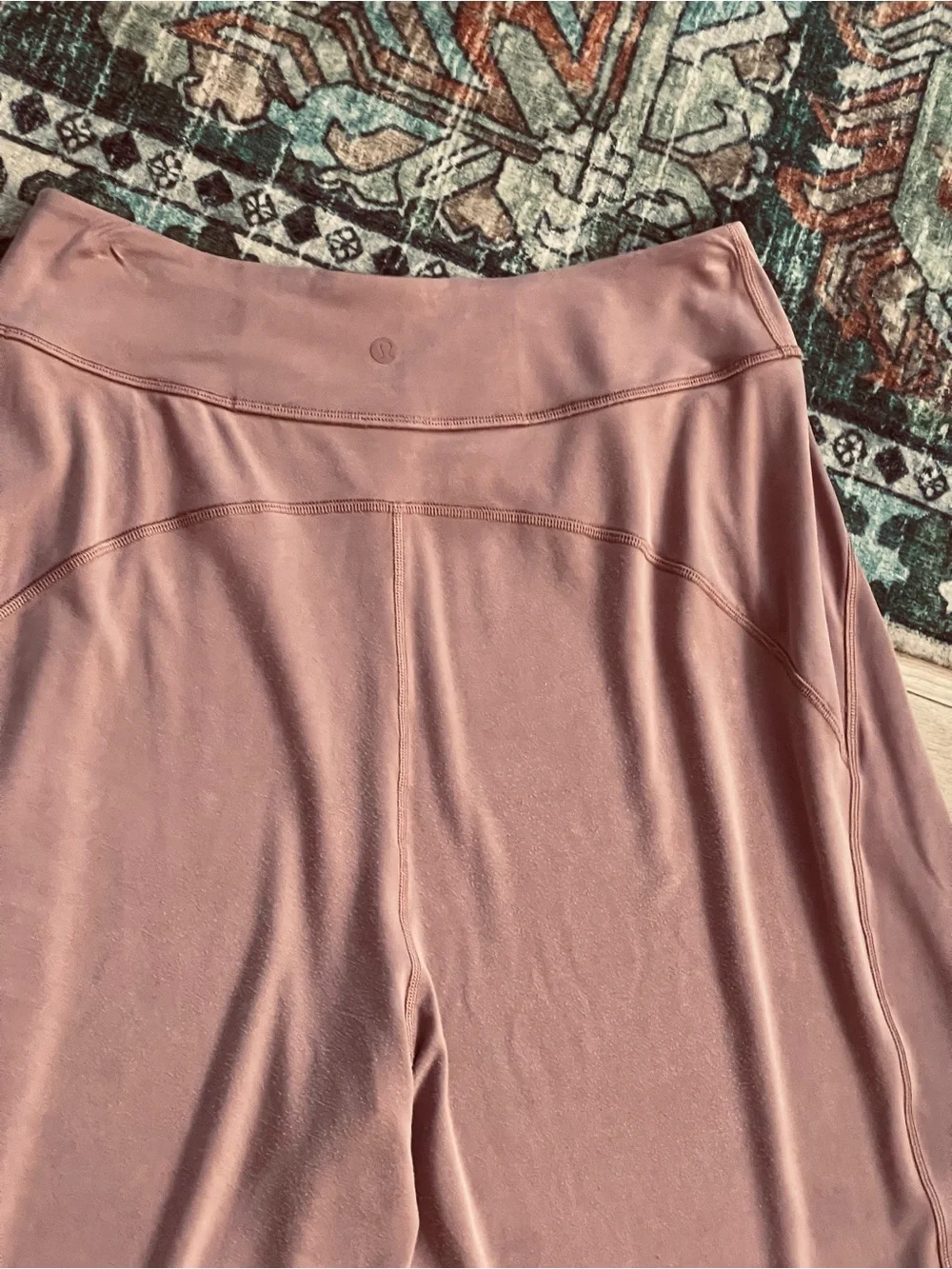 Lululemon size 8 white womans cropped trousers pants